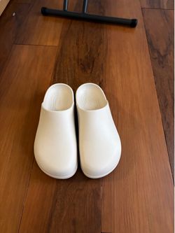Crocs Dylan Clogs M8/W10 $30