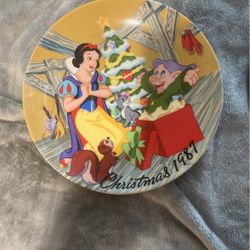 The Disney Collection Christmas 1987 Plate (“Snow White’s Surprise”)