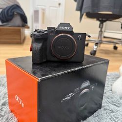 Sony Alpha a7iv - LIKE NEW