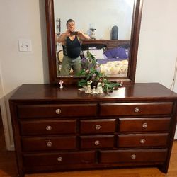 Cali King Bed & Dresser