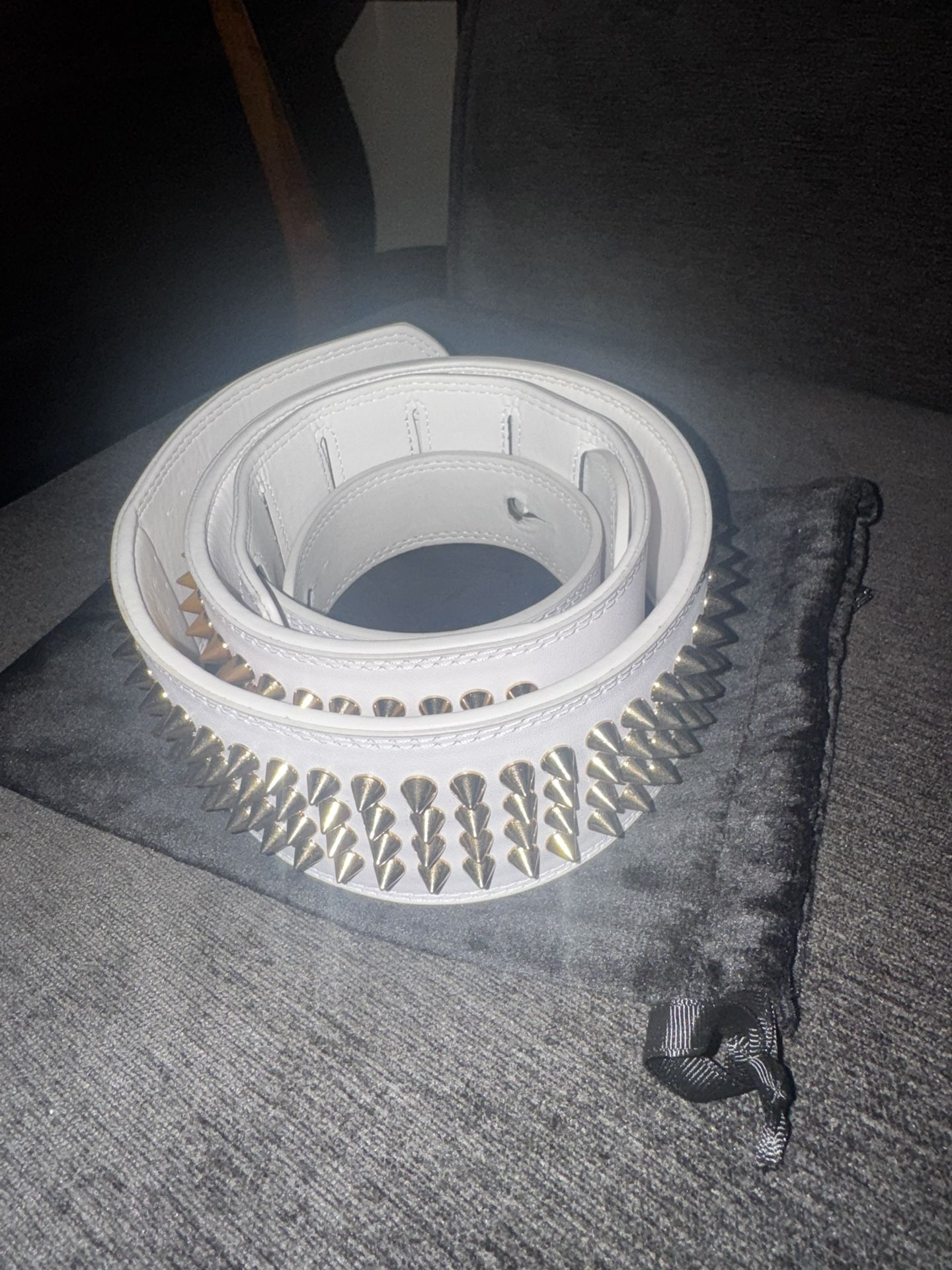 Alucinico White Studded Guitar Strap