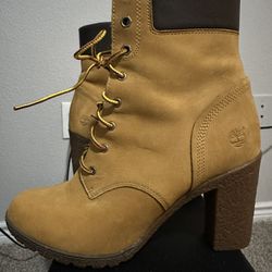 Timberland Heel Boots Women’s US size 9- Lightly Worn 