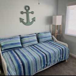 Day Bed With PopUp Trundle 