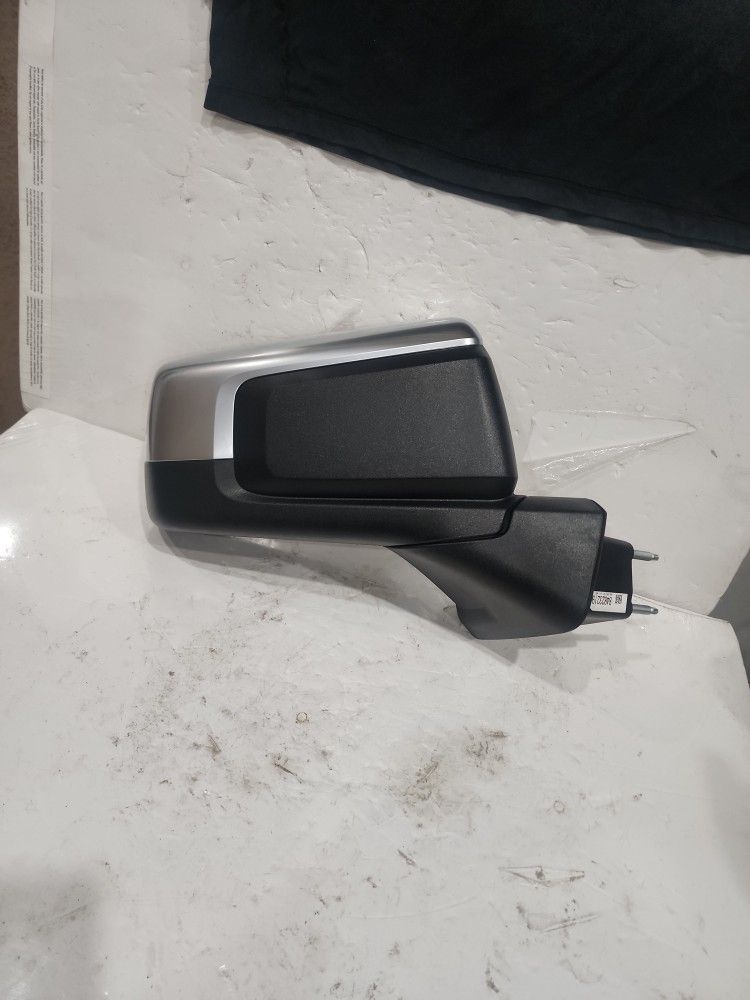 2022 Chevrolet Silverado Mirror