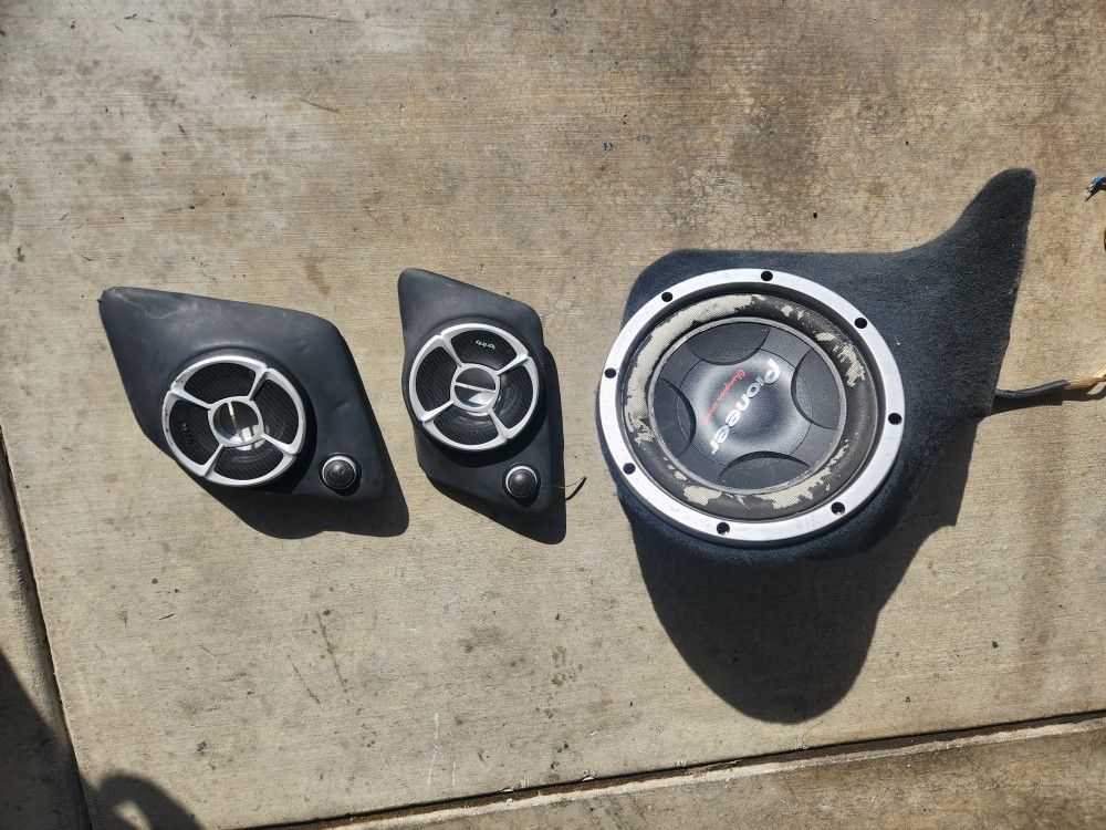 2008+ Scion Xb Subwoofer And Box for Sale in Lake Elsinore, CA OfferUp