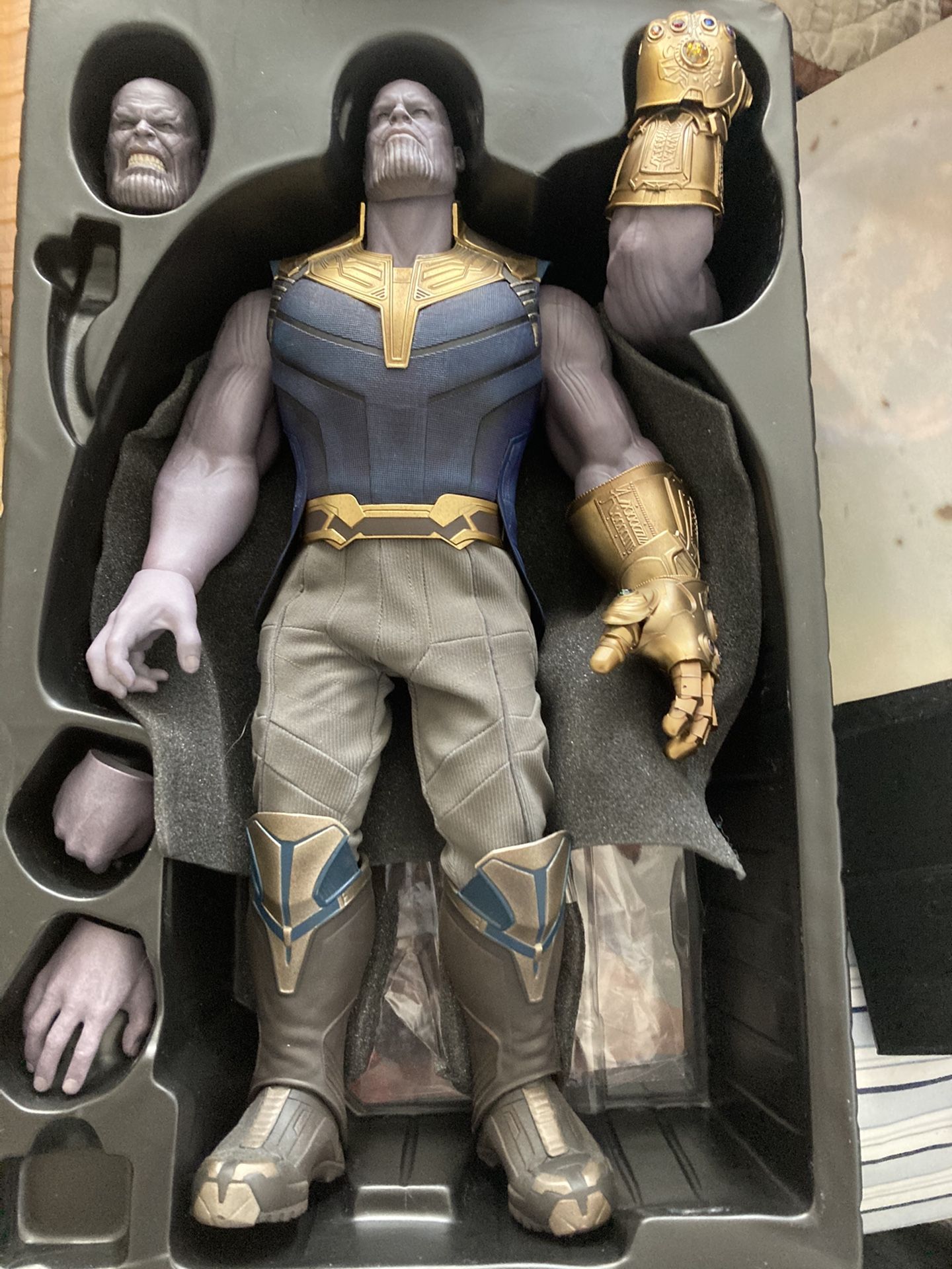 Thanos Hot Toys 1/6th With Original Box And Shipper Box