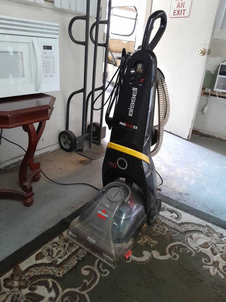 Nice Bissell Carpet Cleaner.  Works Great.  