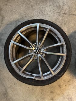 2024 Golf R Wheel