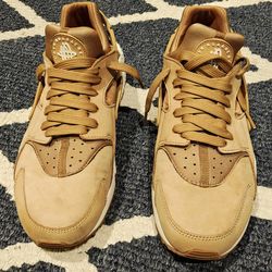 Nike Air Huarche runner shoes