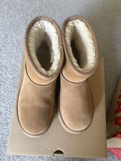 Big kids 6 Ugg Mini Platform Boot