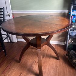 Kitchen /Dinning Table 