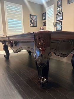 Pool table 8ft ( free delivery & set up & new color felt of your choice )