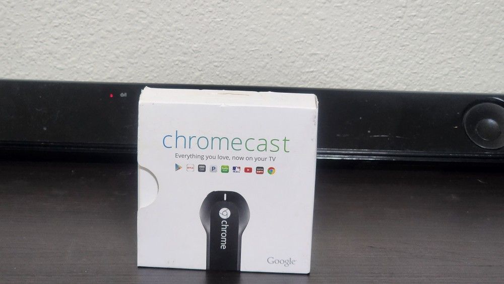 Google ChromeCast, H2GZ-42 (1st Generation) HDMI Media Streamer, Black