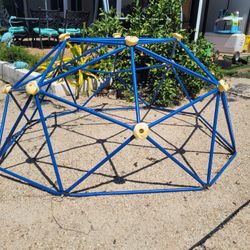 Monkey Bars. Jungle Gym 