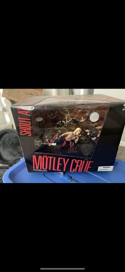 Mötley Crüe “Shout At The Devil” Set