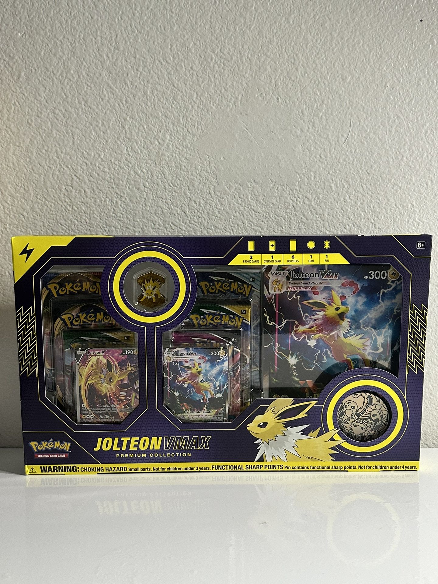 Jolteon Vmax Collection Box