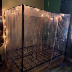 Full size canopy bed