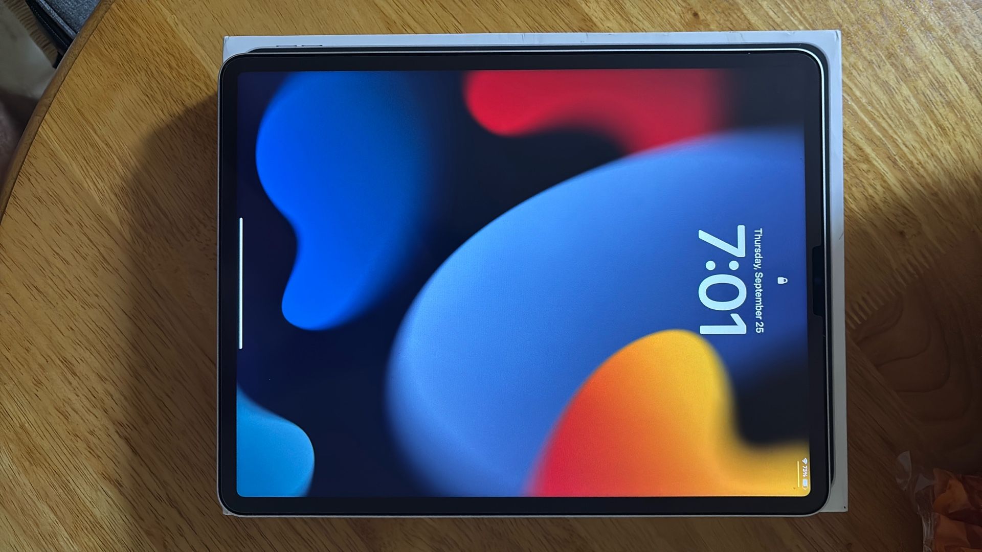 Silver Gray iPad Pro 12.9 6th gen + Apple Pencil