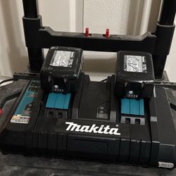 Makita Double Charger With 2 Batteries 