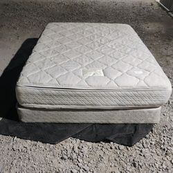 Queen Size Mattress And Box Spring 