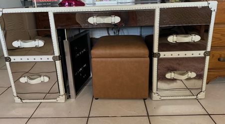 Desk/Escritorio