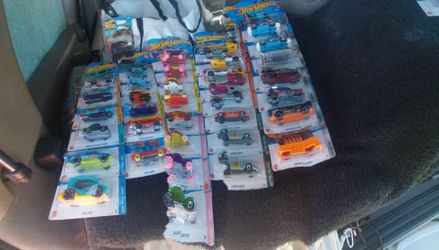 HOT WHEELS
