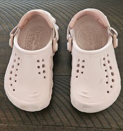 Kid's Size 9 Crocs Clogs Pink