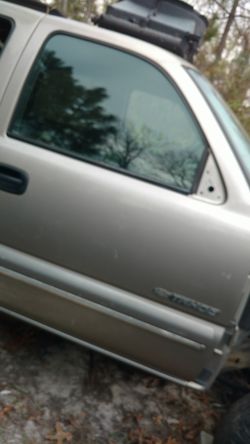 2000-06 CHEVY/GMC FRONT DOORS FITS TKS, YUKON,SUB,TAHOE OTHER PARTS