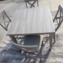 Table with 4 chairs