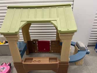Kids play house