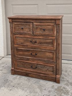 Rustic Wood 5-Drawer Chest Dresser