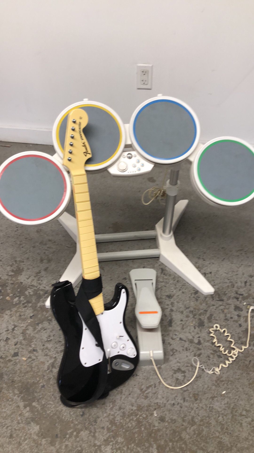 ROCKBAND Guitar and drum set