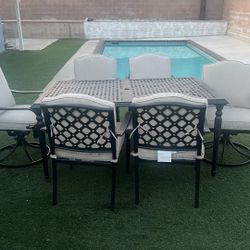 Table W/chairs 