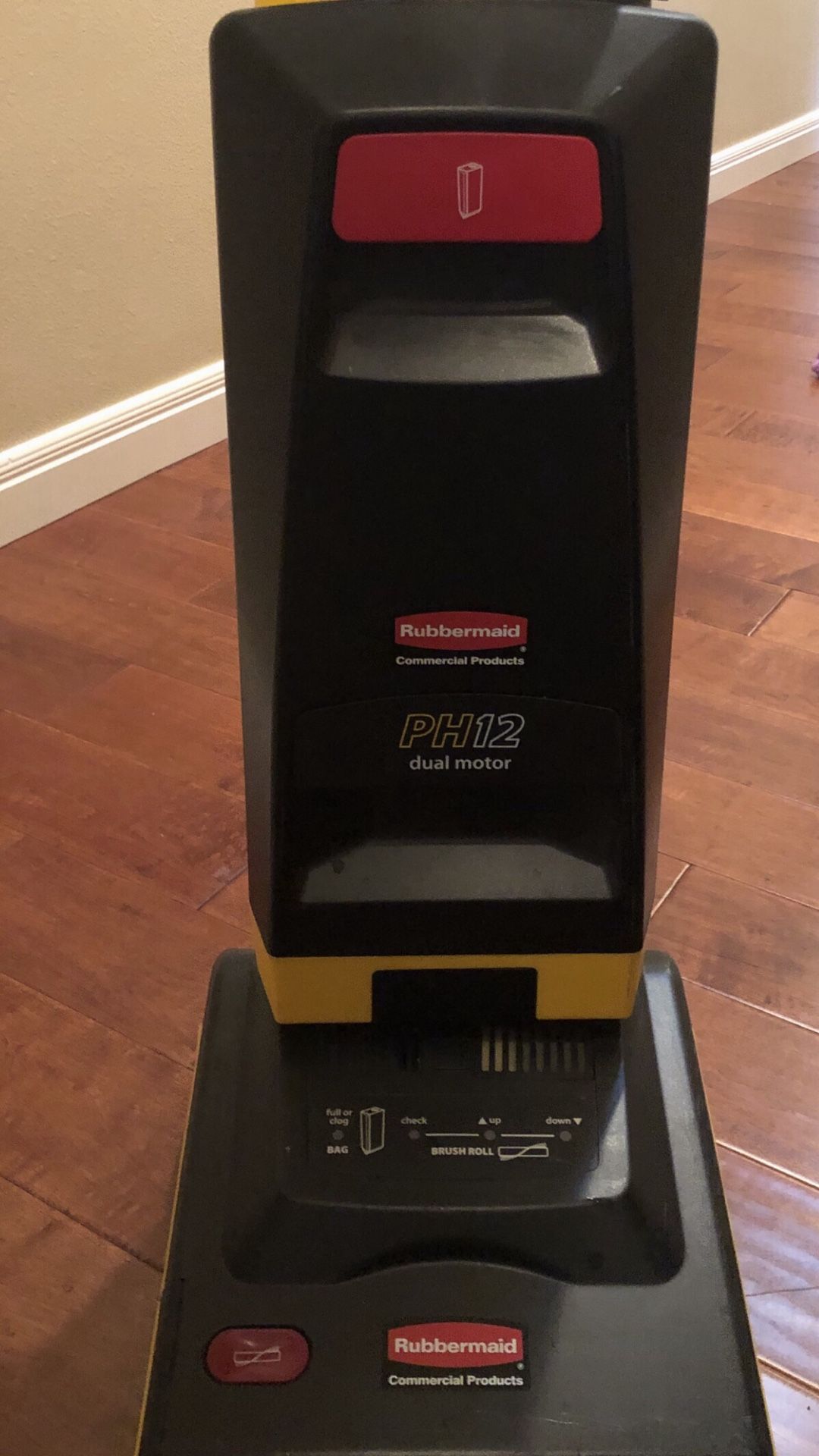 Rubbermaid commercial executive PH12 upright vacuum cleaner dual motor