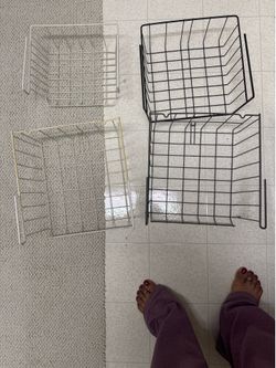 Handing shelves wire basket