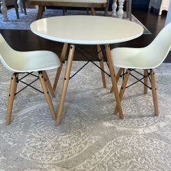 Children’s Table And Chairs 