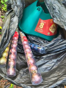 Free holiday decorations