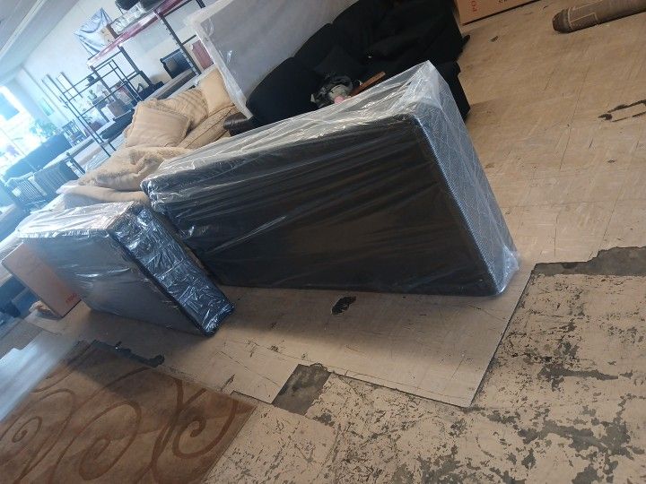 KING Or CALKING BOX SPRING 