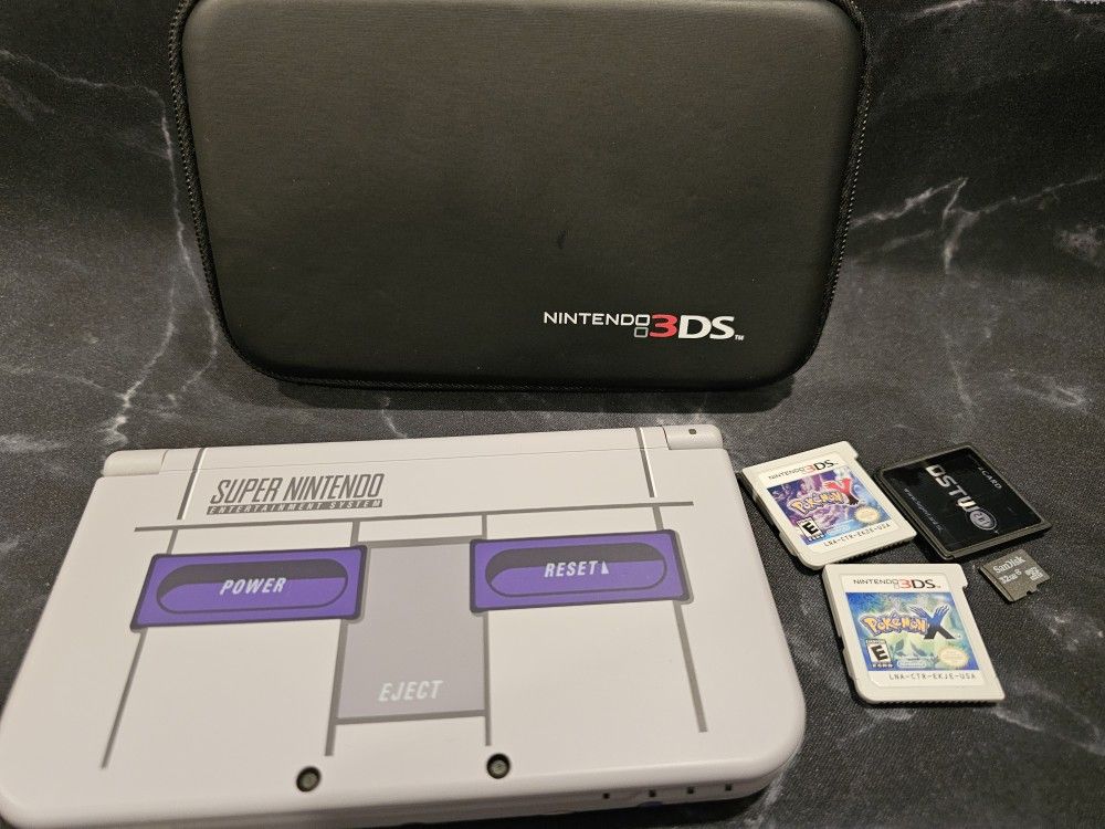 Nintendo 3DS Super Nintendo Limited Edition Barely Used + Games/accessories