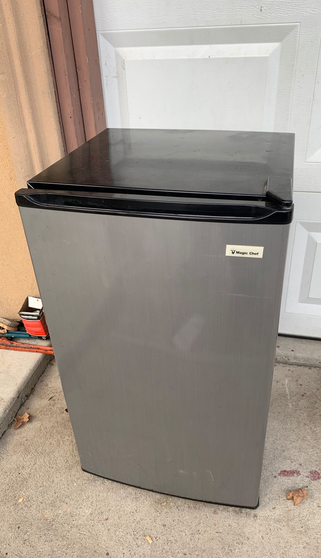 Majic chef mini fridge