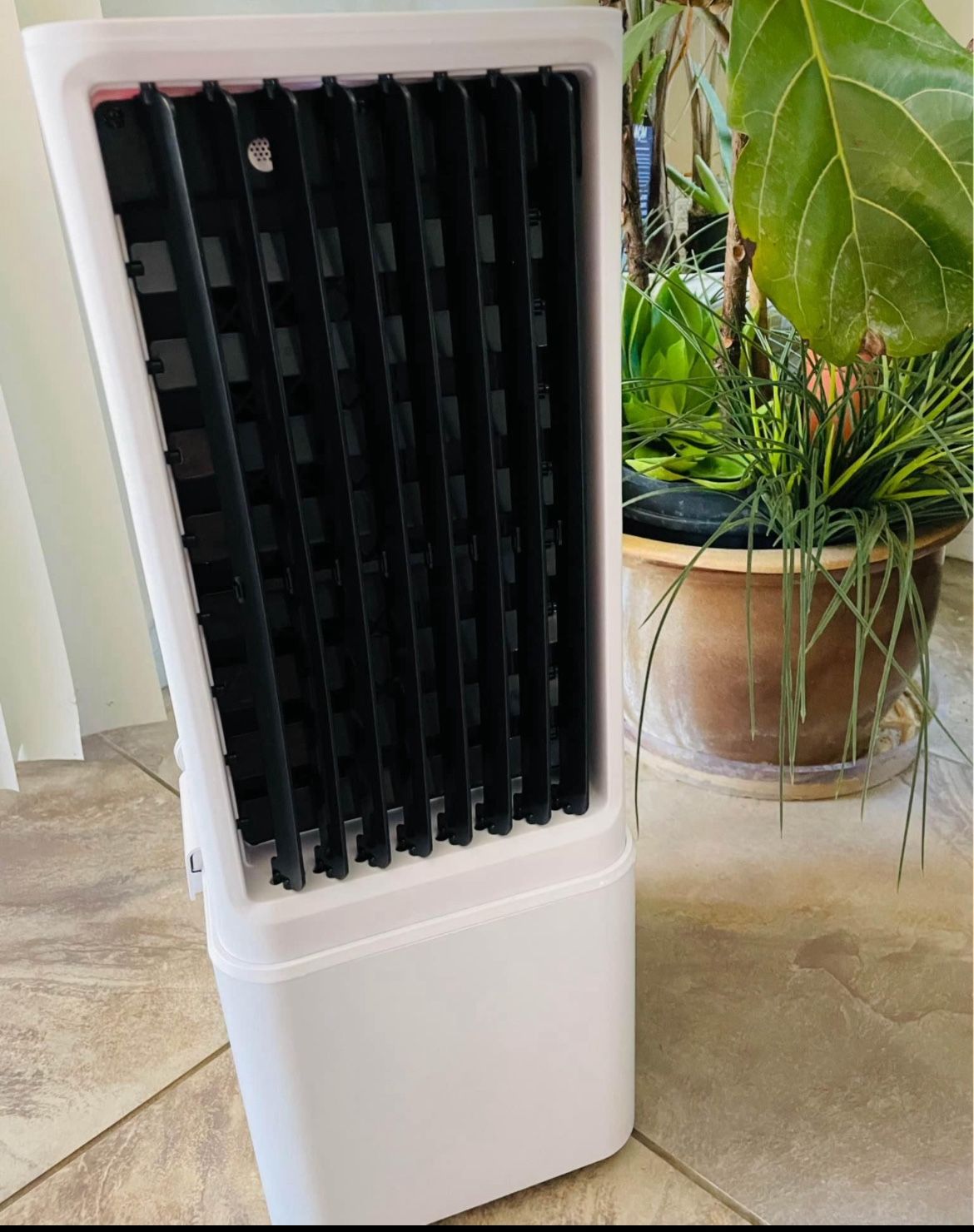 Personal Fan with Quiet Operation and 3 Levels Water pump don’t work, so it’s a fan only