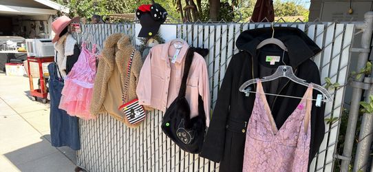 7/11 yard sale in Alhambra