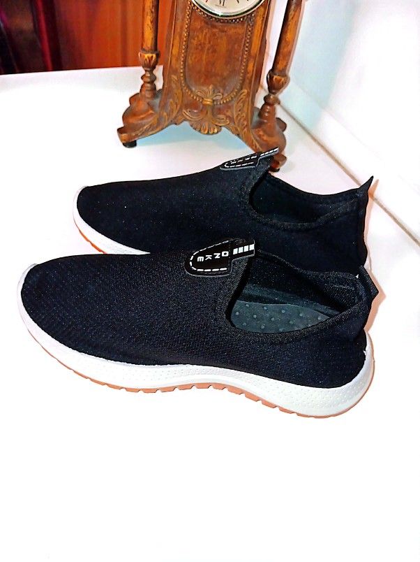 Unisex Solid Slip On Sneakers Comfy Non Slip Soft Sole Shoes for Men & Women