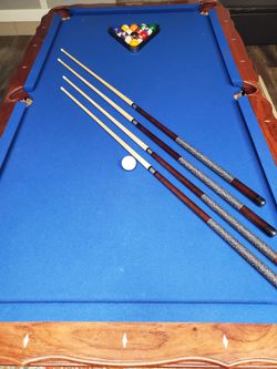 Beautiful pool table great condition with accessories