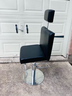 Modern styling chair