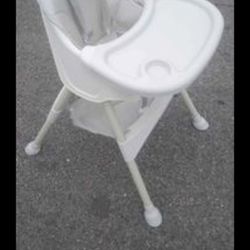 ALL WHITE BABY HIGH CHAIR