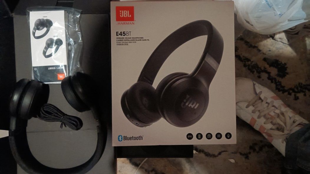 JBL E45BT Bluetooth On-Ear Headphones