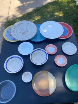 Lot of 15 dinner and dessert plates