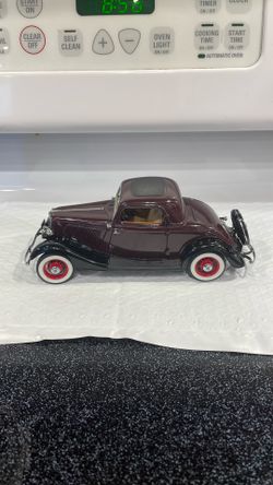 1/24 Scale Danbury Mint 1933 Ford Deluxe Coupe