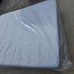 Memory Foam Queen Matress And Box Spring 